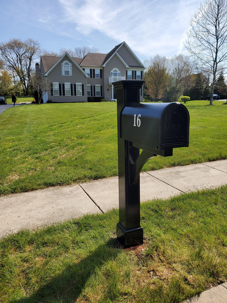 Hartford Mailbox Post